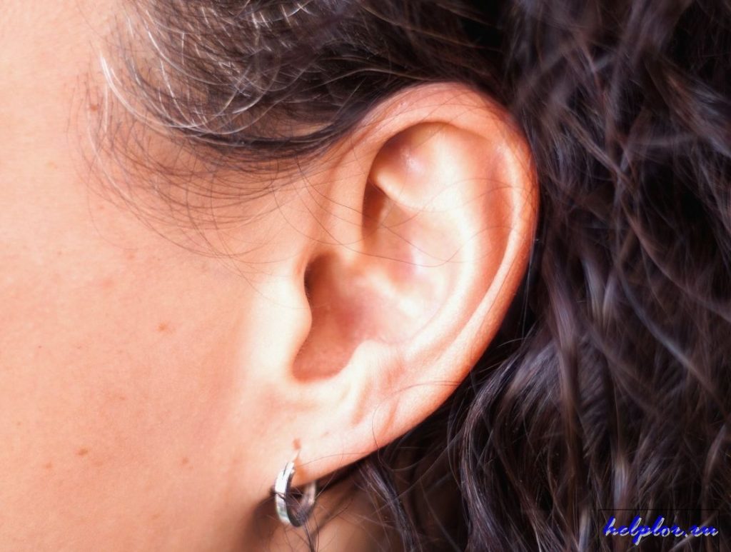 почему щелкает в ухе